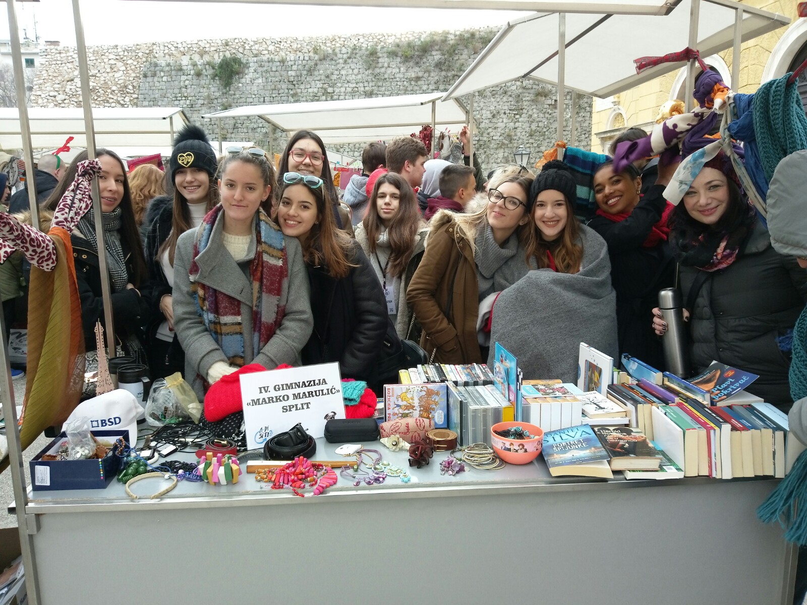 Volonteri na buvljaku „A di si ti?!”